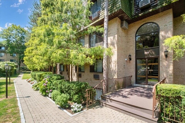Building Photo - 500 Central Park Ave Unit 224 Rental