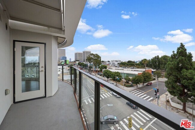 Photo - 1539 Purdue Ave Unit 401