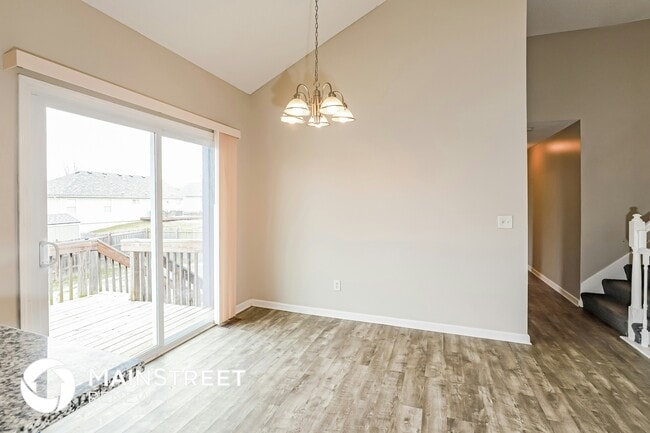 Photo - 845 SW Country Hill Dr