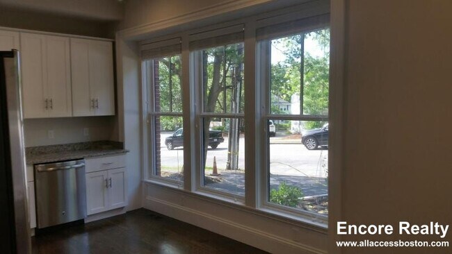 Photo - 2044 Beacon St