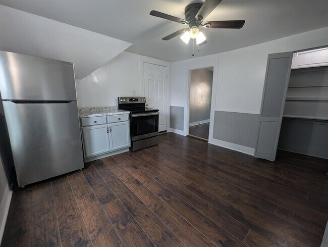 20 Chellis St Unit 2