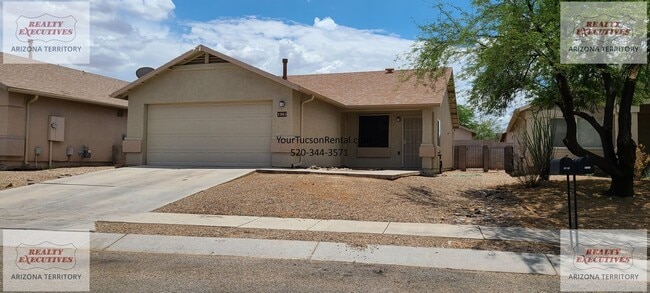 Building Photo - Valencia Rd & Headley Rd 3/2 - Coming Soon - All tile floors and updated kitchen