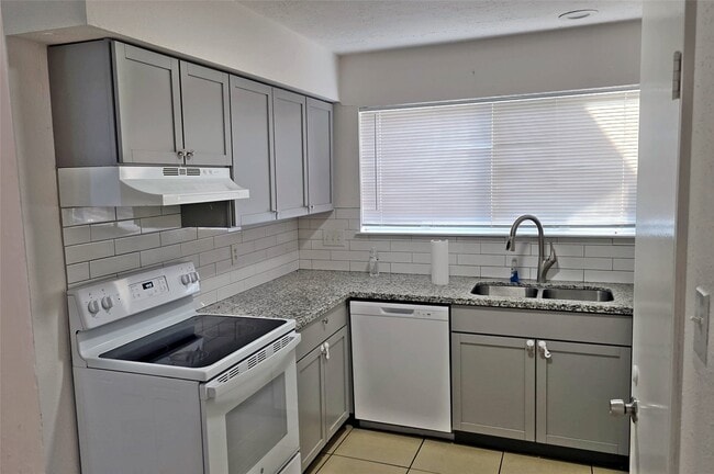 Building Photo - 17302 Davenway Dr Rental