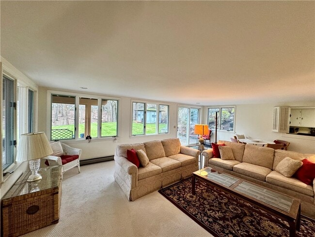 Photo - 333 Colebrook Dr