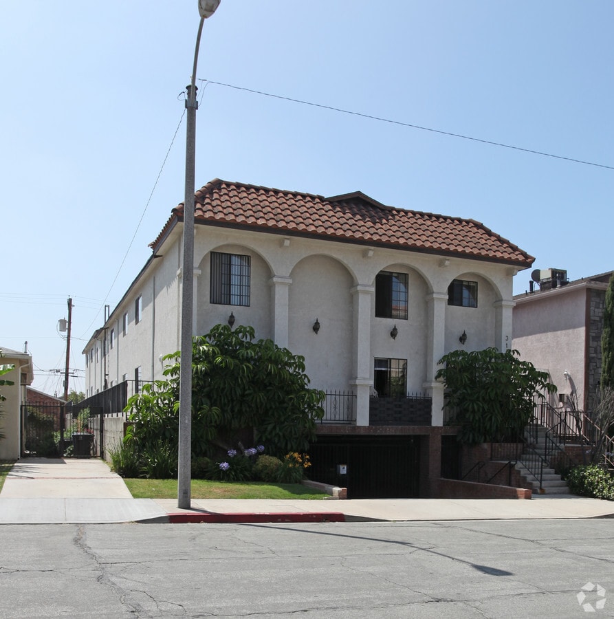 Photo - 316 E Elmwood Ave