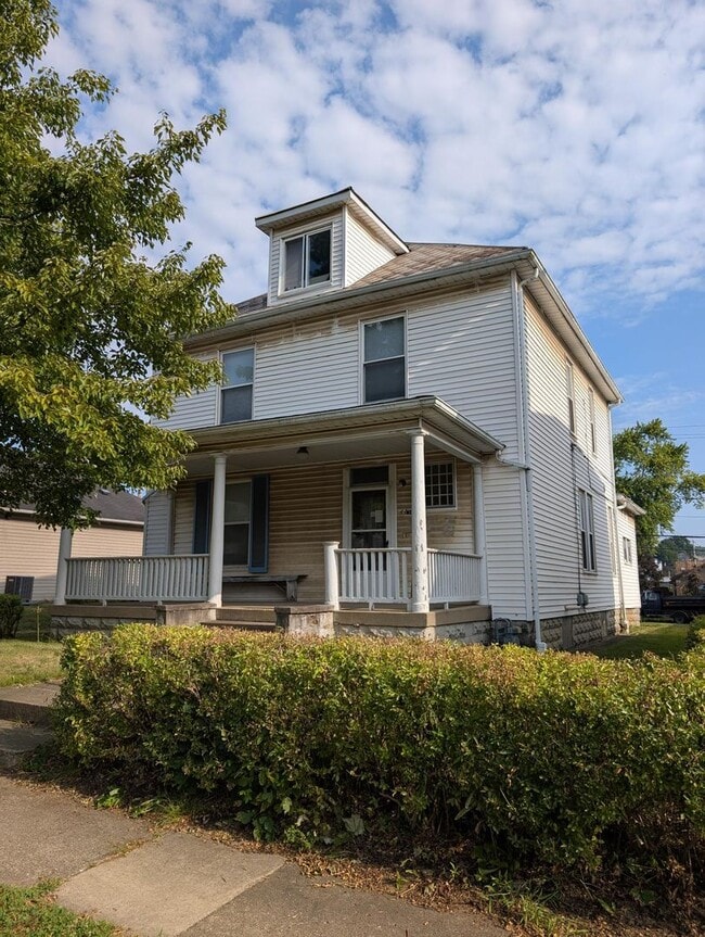 Building Photo - 44 W Front St Unit Apt B