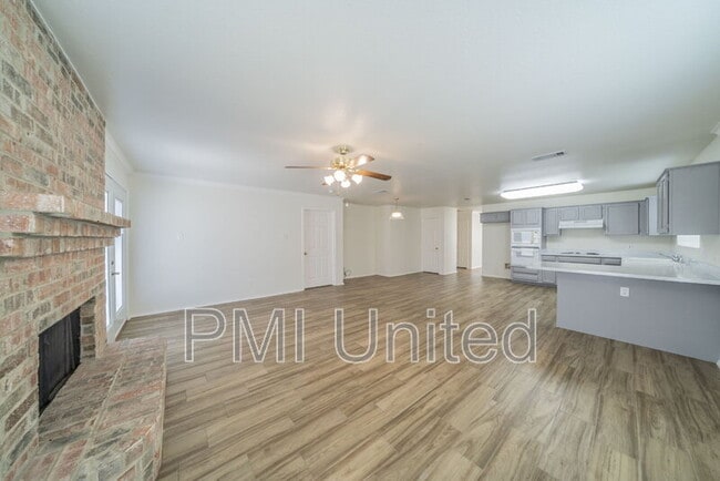 Photo - 2758 Red Oak Dr