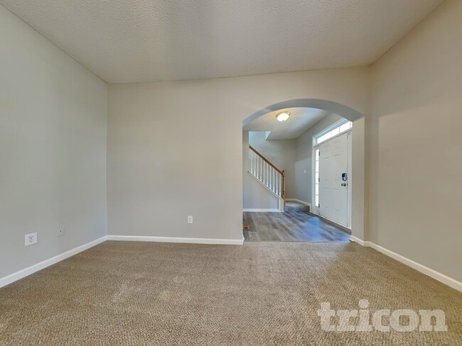 Photo - 5739 Newnan Cir