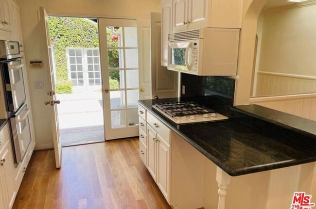 Photo - 11445 Burnham St