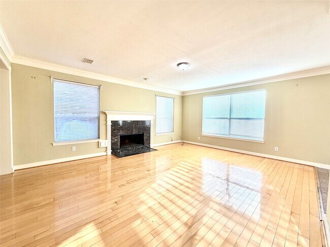 Photo - 1916 Lakewinds Dr