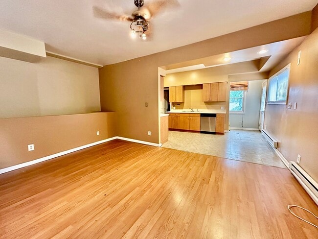 Building Photo - 2709 Josephine St Unit #2