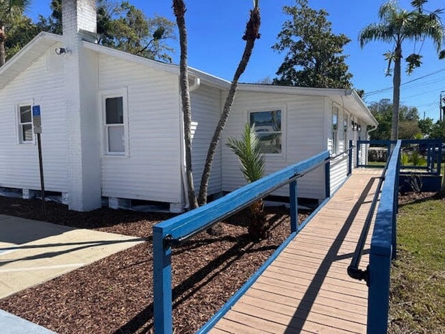 Photo - Commercial Building for rent !