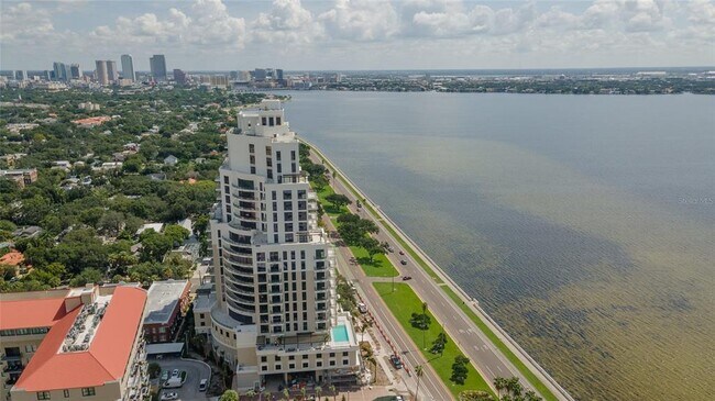 1508 S Bay Villa Pl