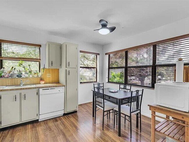 Photo - 2225 Monroe St Unit B6