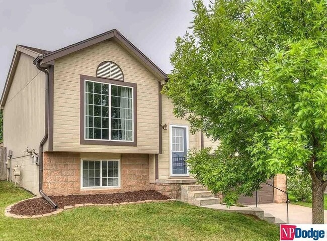 Building Photo - Charming 3-Bedroom Home in Quiet Omaha Nei...