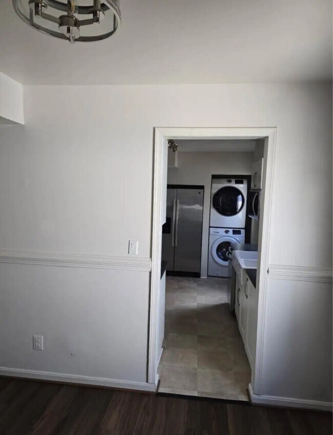 Photo - 300 Red Oak Dr