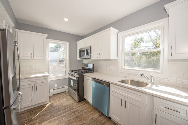 Photo - 76 Amity St Unit Upper