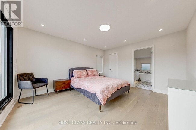 431 Roxton Rd