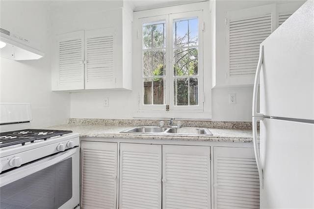 Photo - 2021 Burgundy St