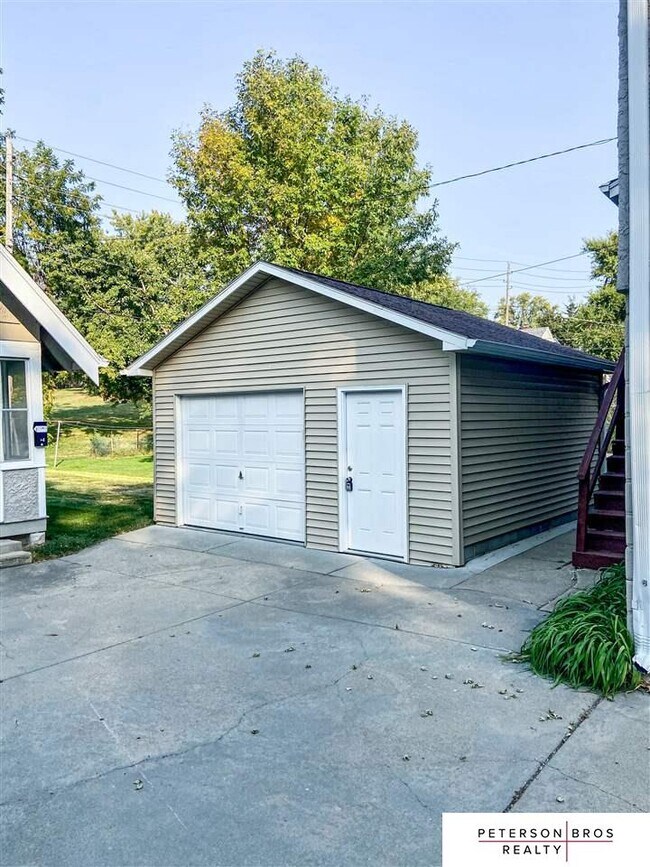 Photo - 2124 S 35th Ave