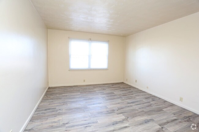 2BR, 1BA - 900SF - Living Room