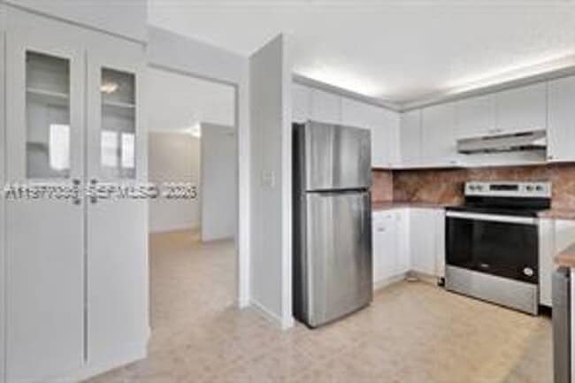 Photo - 615 NW 210th St