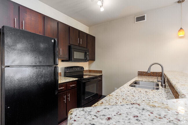 2BR, 2BA - 1,008SF - Kitchen - H Squared Apartments