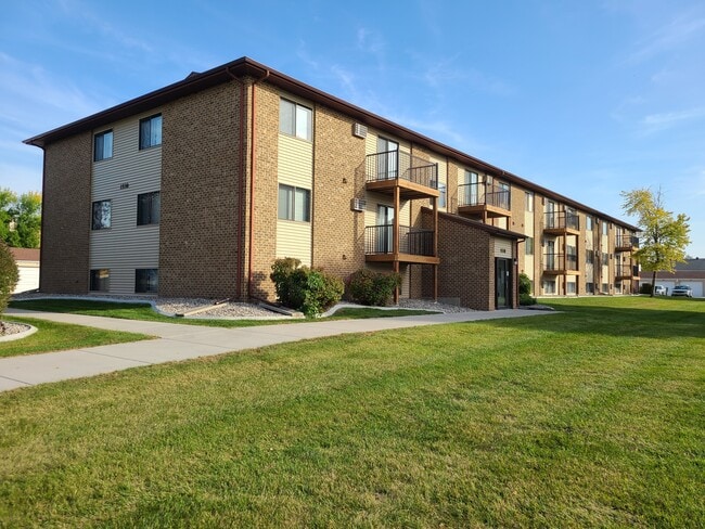 1538 27th Ave S Fargo - Green Apartments