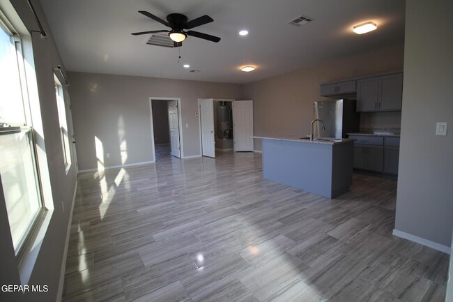 Photo - 517 Val Verde St Unit A