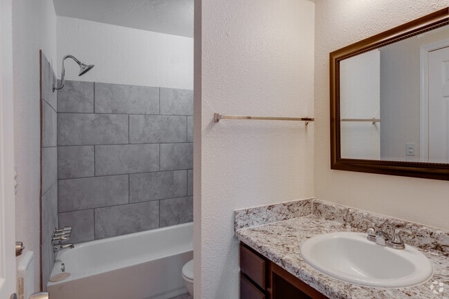 *REMODELD* 2BR, 1-1/2BA - 1200SF