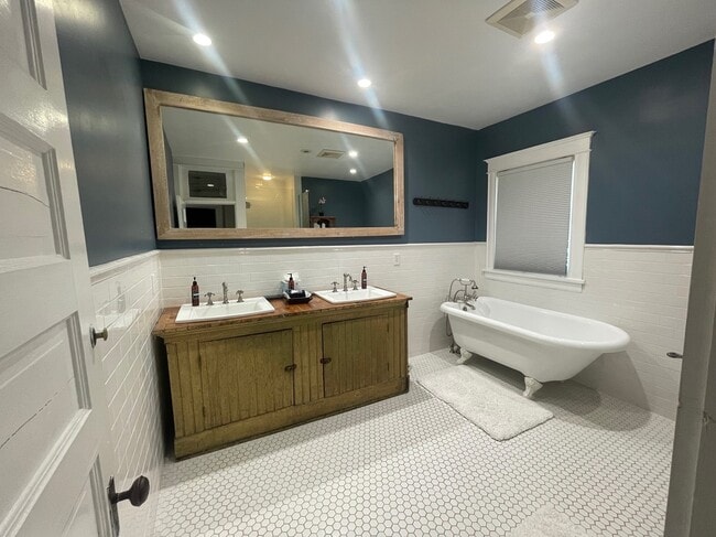 Photo - 4453 York Ave S