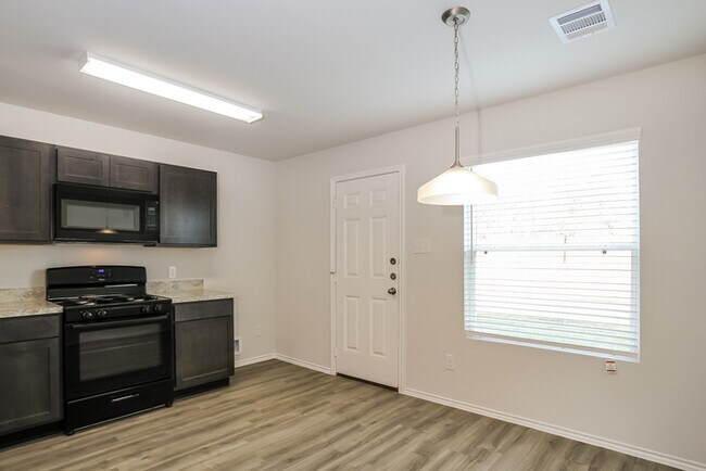 Photo - 4927 Banyan Tree Trl