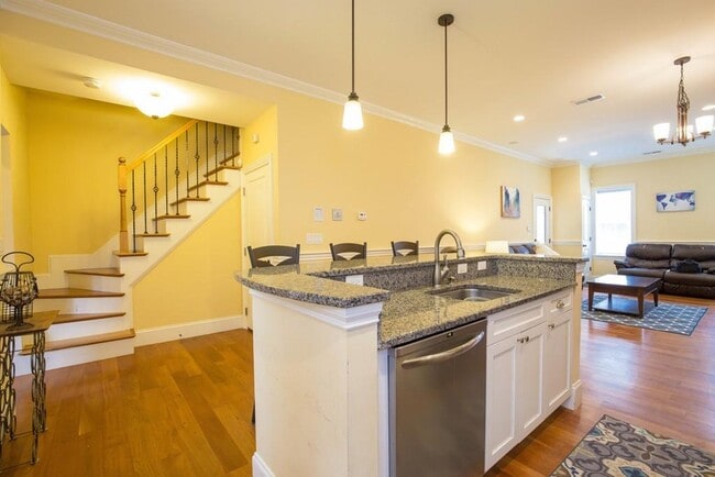 Building Photo - 8 Gates St Unit 1