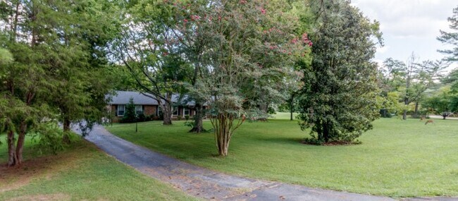 Photo - 1735 Cedarcroft Dr