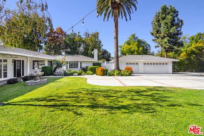 Photo - 22960 Erwin St