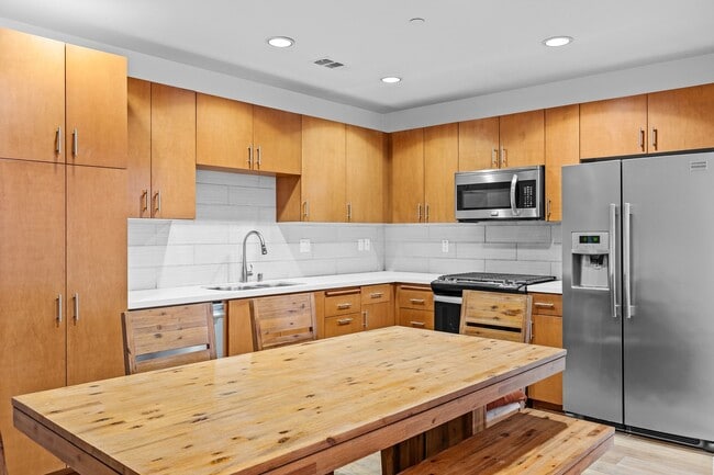Stunning Modern Luxury 3BD/2BA Condo in Ma... - Stunning Modern Luxury 3BD/2BA Condo in Ma...