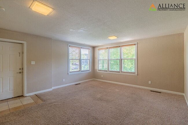 Building Photo - 1518 College Ave Unit E-5