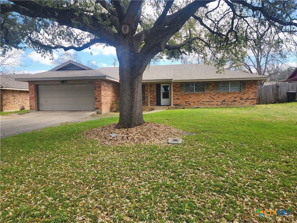 Photo - 2909 Oakdale Dr