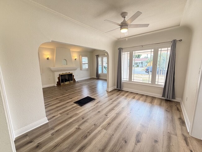 Photo - 7307 S Halldale Ave