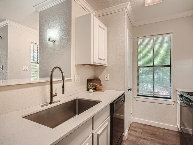 Photo - 4500 E Oltorf St