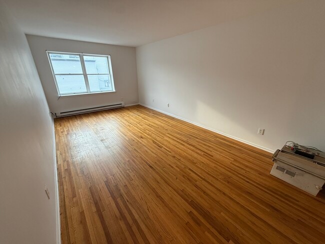 Building Photo - 118 Main St Unit 3 Rental