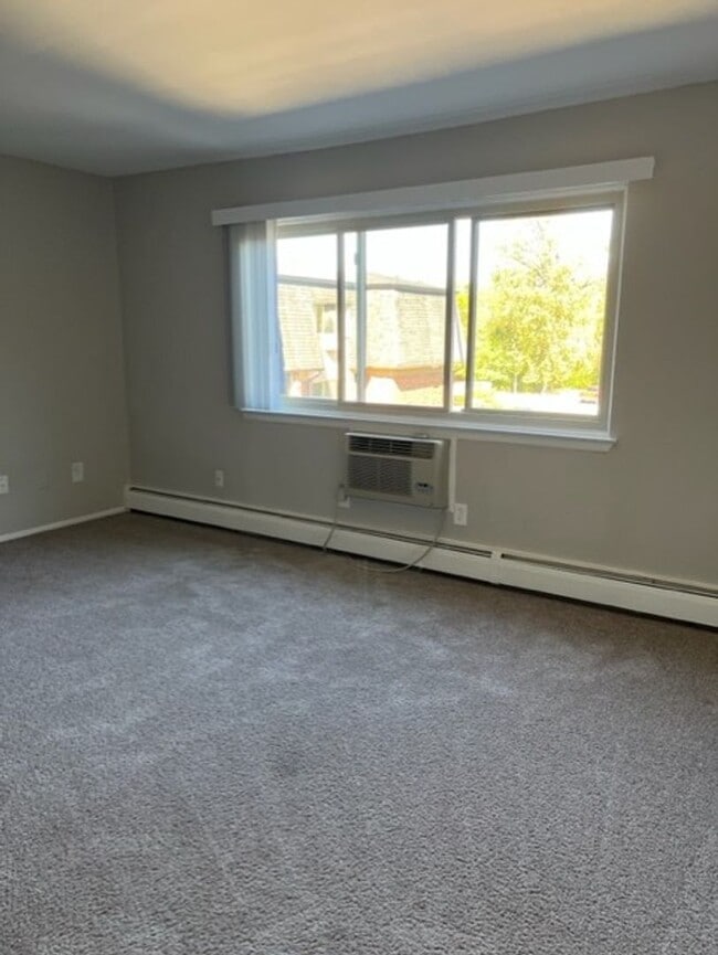 Building Photo - Charming 1 bedroom/1 bathroom apartment ne... Unit 841-202
