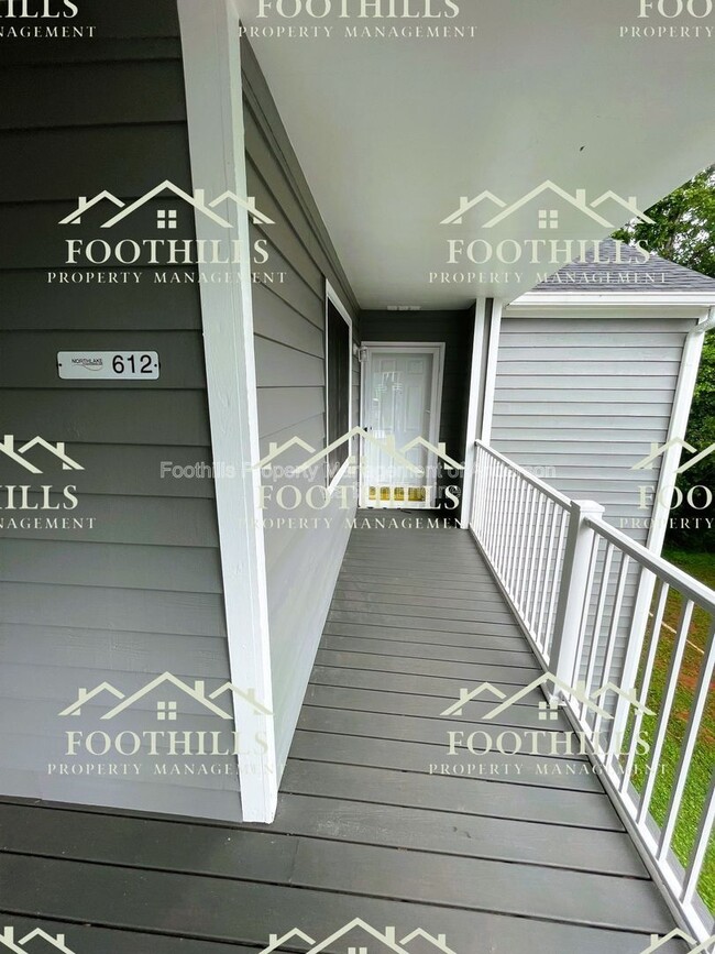 Photo - 612 Northlake Dr