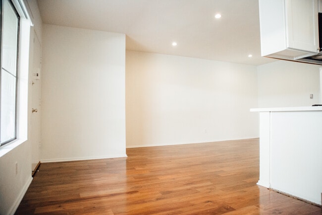 420 Raymond Ave