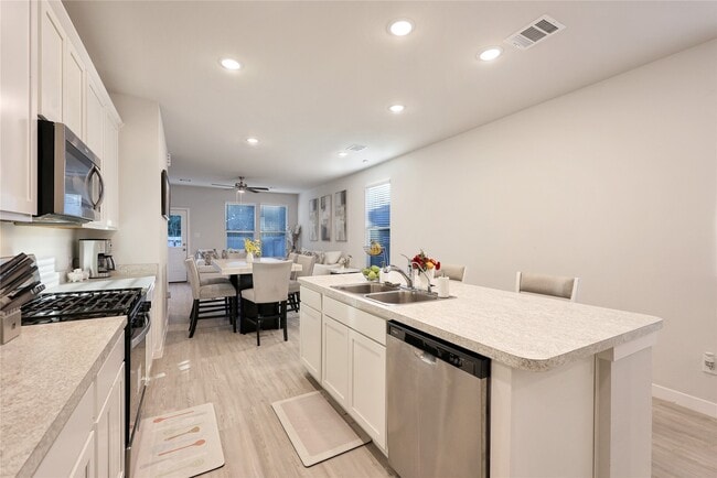 Photo - 16858 Pandora Wy