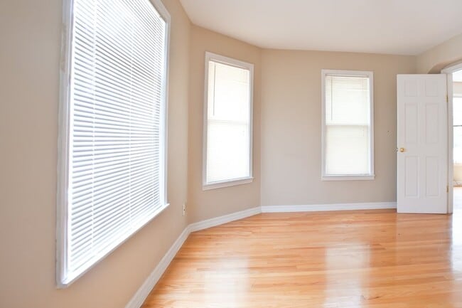 Photo - 2431 N Farwell Ave