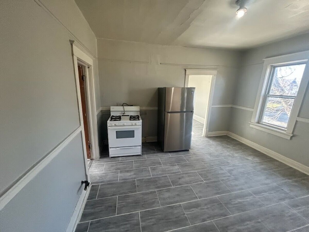 Photo - 1938 W Rogers St Unit 1974 S 20th St. Upper Front