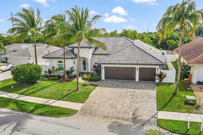 Photo - 596 N Cypress Dr