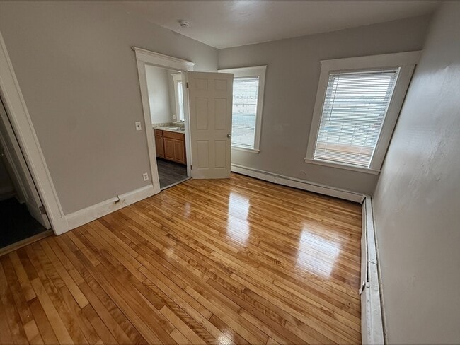 Building Photo - 2 Kingsley Terrace Unit 12 Rental
