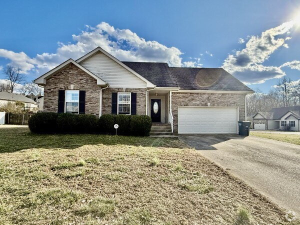 Building Photo - Spacious 3 bedroom 2 bathroom home